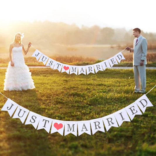 JUST MARRIED Retro Garland